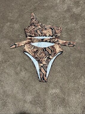 One-Shoulder Snakeskin Print Cutout Swimsuit